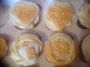 Engagement cupcakes