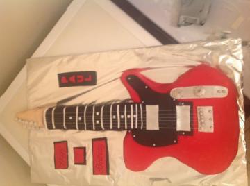 Electric guitar cake