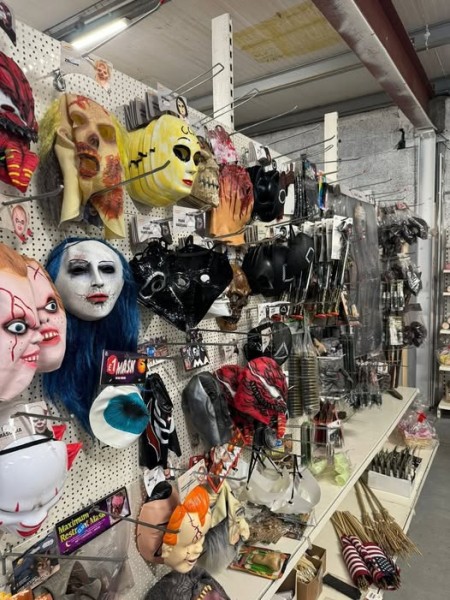 🎃👻🎃 SHOP ASSISTANT REQUIRED
